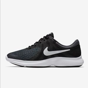 Women’s Nike Revolution 4
